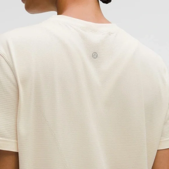 NWT Lululemon Swiftly Relaxed Short Sleeve Shirt Updated Fit Light Ivory 4 Run - Picture 2 of 11